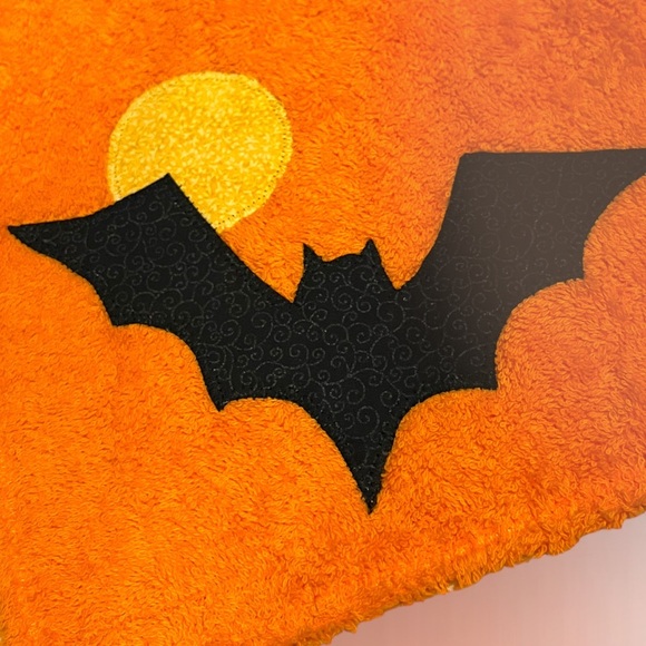 *Lot/3 𝑯𝒂𝒏𝒅𝒎𝒂𝒅𝒆 Halloween HandTowels - Picture 8 of 16